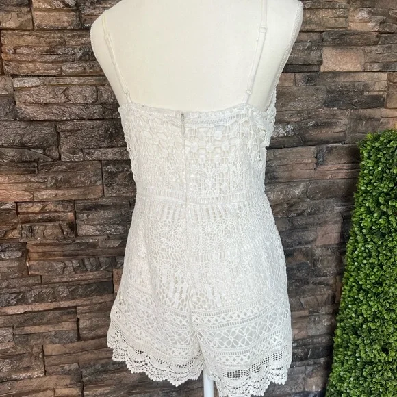 Kendall & Kylie Cream Lace Dress - Picture 2 of 5